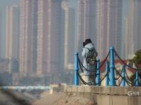 遛娃、垂钓……青岛海滨冬日“暖镜头”来了