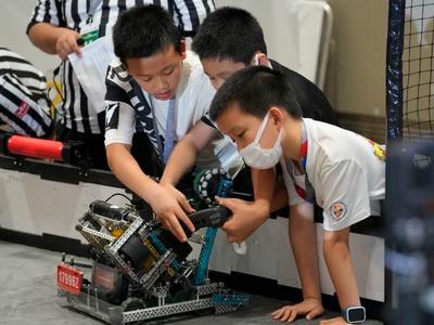 首届山东省青少年科技节青少年机器人大赛（青岛赛区）成功举办