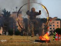 北部战区某比武现场：硝烟弥漫，兵哥哥战斗力拉满