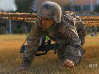 北部战区某比武现场：硝烟弥漫，兵哥哥战斗力拉满