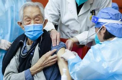 重症高风险、普通人群怎么做好健康防护？国务院联防联控机制专家支招