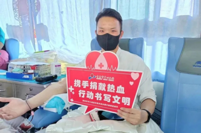 市中心血站联合市征兵办开启“青征号”爱心献血车进高校活动