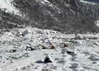 西藏林芝市派墨公路发生雪崩，现场救援正在持续
