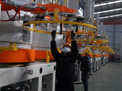 新年上班第一天：企业订单足 ，工人开工忙