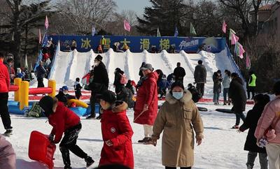 雪场狂欢画面：抓住冬天的尾巴，孩子们玩恣了