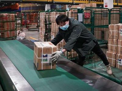 多家快递企业宣布“春节不打烊”，满足假期寄递需求