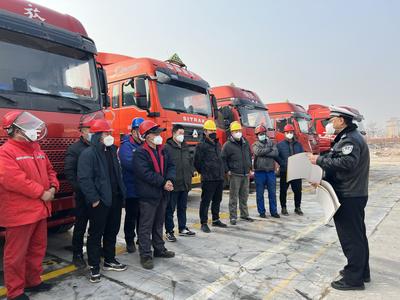 平安迎春运！ 交警走进危化品企业开展交通安全宣讲和车辆检查