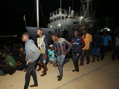 一艘非法移民船在突尼斯海域沉没，致5人丧生10人失踪