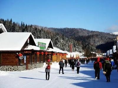 全国开启抢游客模式：景区竞相免门票，多城撒千万文旅消费券