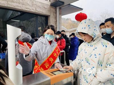 大年初一“开门红”，1.7万游客登崂山享文化盛宴
