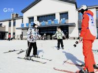冬天的最炫打开方式是什么？看滑雪场的最新画面|新春走基层·图鉴⑤