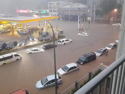 一天下了一夏天的雨！新西兰最大城市奥克兰宣布进入紧急状态，至少3人死亡