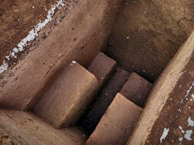 河南汉魏洛阳城发现240座北魏时期皇家仓窖，相关发掘研究工作仍在进行中