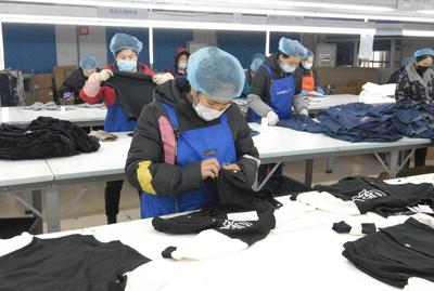 家门口就业！即墨区龙山街道留守妇女顾家、增收两不误