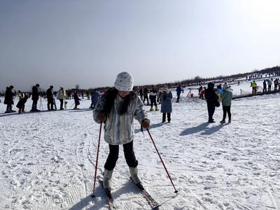 亲友能否“教学”？一道滑雪场不容搁置的难题