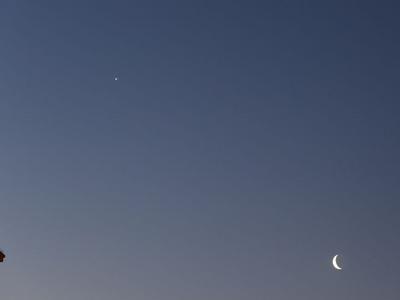 22日天宇有好戏：金星伴蛾眉，新月抱旧月
