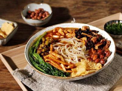 台湾夜市螺蛳粉生意火爆，国台办：欢迎来大陆品尝