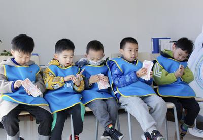 认钱币办业务学理财，胶州萌娃沉浸式体验金融教育