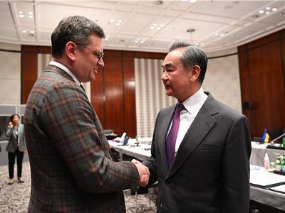 王毅会见乌克兰外长库列巴