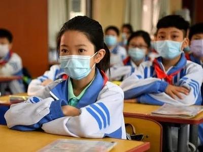 国务院联防联控机制：学生如确认感染新冠需报告学校延迟返校
