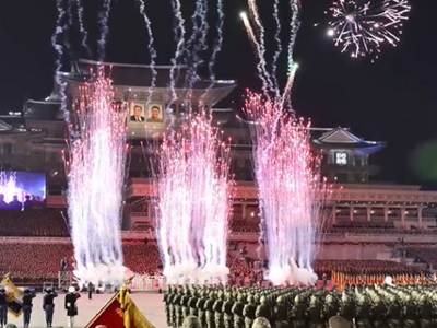 朝鲜阅兵现场画面：展示多种新型武器，战术核运用部队方阵亮相