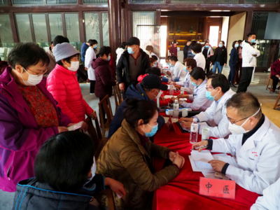 逛古城享受专家义诊，农工党即墨基层委打造社会服务基地