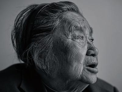 南京大屠杀幸存者张惠霞去世，“哭墙”上的名字牵绊她一生