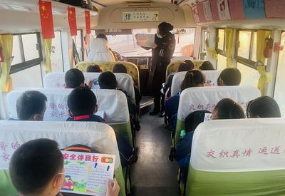 交运即墨温馨校车：车辆“体检”与安全教育两不误