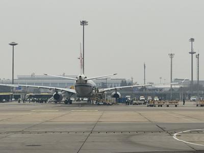 中国救援队平安抵京，土耳其驻华大使到机场迎接