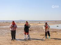 边挖蛤蜊边直播带货？青岛这群主播为了助农蛮拼的！