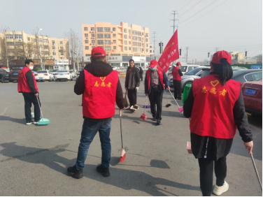 即墨国际商贸城管委综合商场开展“人人动手·洁净家园”环境整治活动