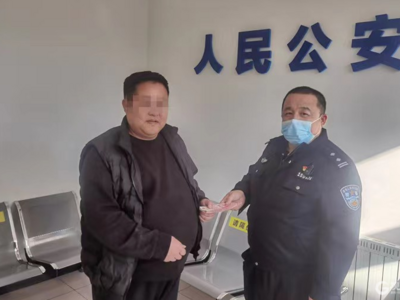 事发青岛街头！27张百元大钞撒落一地，监控拍下暖心一幕……