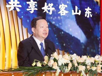 山海之间皆美景！周乃翔省长诗意推介山东