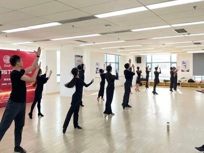 致敬女性力量！青岛市舞蹈家协会文艺志愿服务走进李沧区