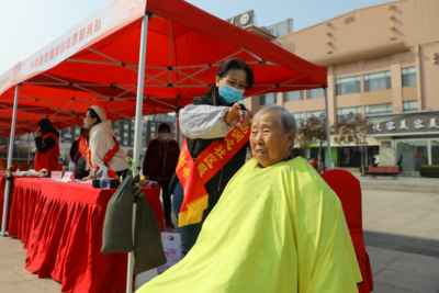 17支志愿服务队开展“学雷锋”志愿服务 李沧区举行新时代文明实践“文明有李”志愿服务主题活动