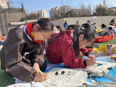 ﻿青岛宁安路小学开展“地球一小时”绿色环保活动