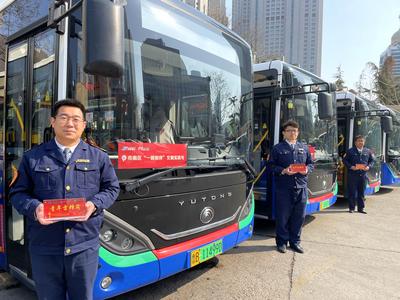 打造新时代“青年雷锋岗”！青岛“一路相伴”文明实践号让雷锋精神薪火相传