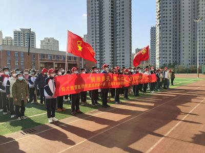 “植”此青绿！青岛凤凰山下，这群少年栽下数十株梧桐、桂树、樱花、玉兰……