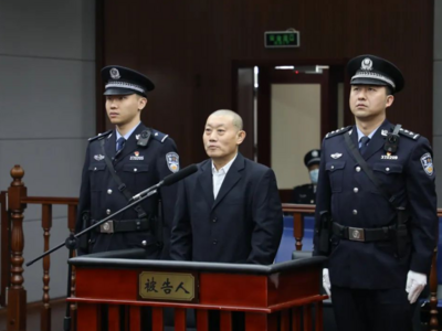 中国建设银行深圳市分行原风险总监韩凤林受贿案一审在青公开开庭