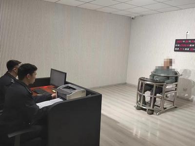 崂山：装修工偷盗房主财物藏匿草丛，民警循细节搜查当天破案