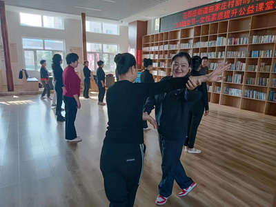 妇女节来临之际，青岛这个社区的古典舞公益课堂升温......