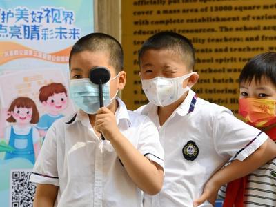 叶黄素能预防近视？别再交“智商税”了