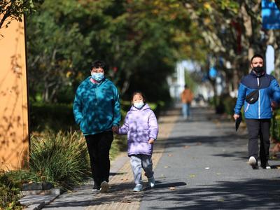未来三天全国大部降水稀少，周四至周五各地气温将升至近期最高点
