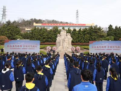 全环境立德树人 | 2023年青岛市未成年人“清明祭英烈”活动启动仪式举行