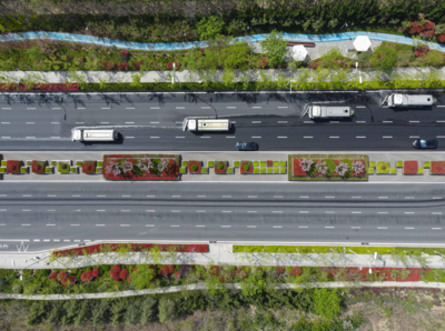 青岛这段路全幅封闭施工，请注意绕行