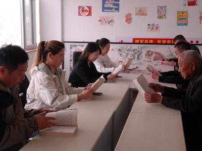 即墨区蓝村街道57个村庄相继开设图书室，农民可在家门口感受书香