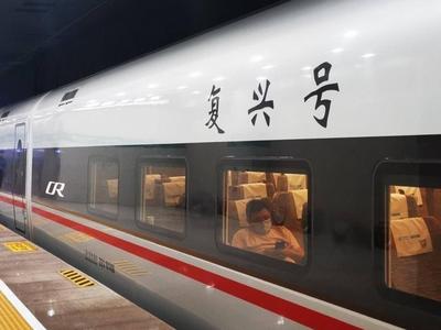 @离青乘客：“五一”假期期间前往青岛北站，请尽量提前出门！