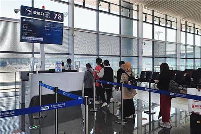 青岛首条定线旅游客运线路今天开通，从胶东机场至藏马山景区一站直达