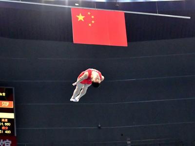 全国蹦床锦标赛在青激战，奥运会冠军朱雪莹等名将进入个人项目决赛
