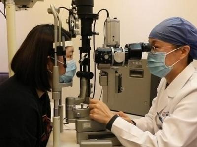 结膜炎反反复复总不好，青岛眼科医院专家提醒：可能是睑内翻在作怪